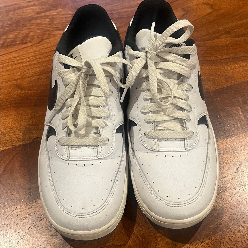 Nike Classic White and Black Low-Top Sneakers - Picture 2 of 3